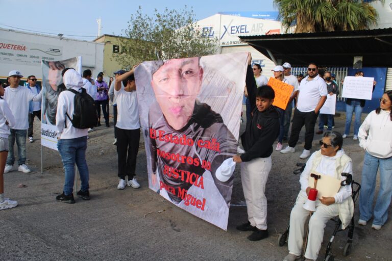 Familiares de Miguel Rocha exigen justicia a dos meses de su asesinato