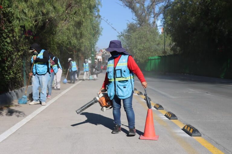 Realizan limpieza, deshierbe y mantenimiento en el Parque de Morales
