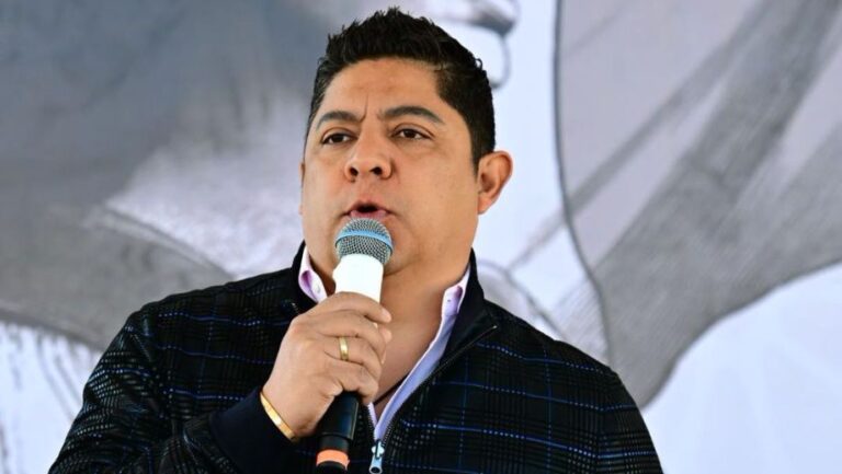 120126-15973-ricardo-gallardo-ejerce-su-derecho-a