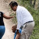Chofer agrede a pasajeros
