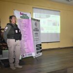 ## Imparten plática sobre prevención de violencia de género en el CBTis 121 de Soledad  El Ayuntamiento de Soledad de Graciano Sánchez, a través de la Instancia Municipal de la Mujer y en coordinación con la Comisión Ejecutiva Estatal de Atención a Víctimas, realizó una plática informativa en el CBTis 121 sobre prevención de la violencia de género y relaciones sanas.  Durante la actividad, personal especializado explicó a las y los estudiantes el uso del “Violentómetro”, herramienta utilizada para identificar distintos tipos y niveles de violencia en las relaciones personales, desde conductas de control o humillación hasta agresiones más graves.  Además, se brindó información sobre mecanismos de apoyo y atención para mujeres víctimas de violencia, así como la importancia de denunciar y buscar ayuda institucional.  Como parte de la jornada, alumnas del plantel recibieron la Cartilla de Derechos de las Mujeres, con información sobre derechos fundamentales, instancias de apoyo y servicios de atención disponibles.  Las autoridades informaron que estas actividades también serán llevadas al COBACH 01 como parte de las acciones preventivas dirigidas a estudiantes de nivel medio superior en el municipio.