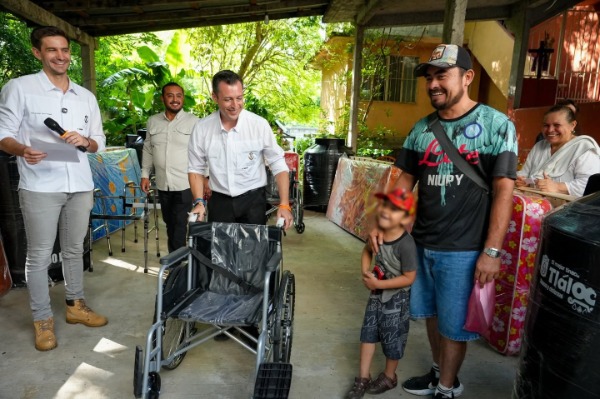 Colosio lleva apoyos a la Huasteca potosina