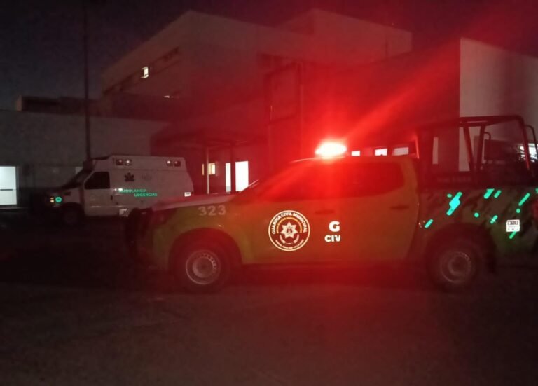 Policías escoltan a un padre angustiado para salvar a su hija
